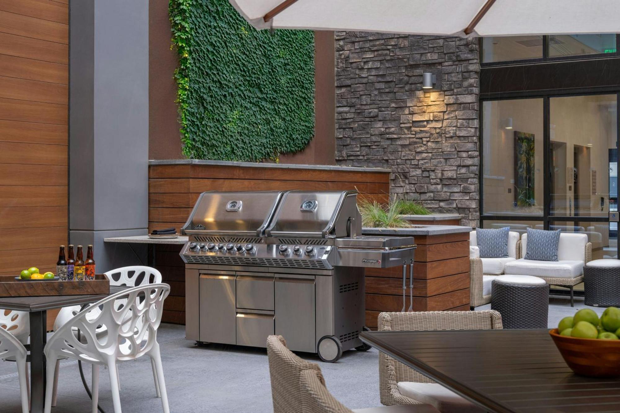 Springhill Suites By Marriott Colorado Springs Downtown Exterior foto